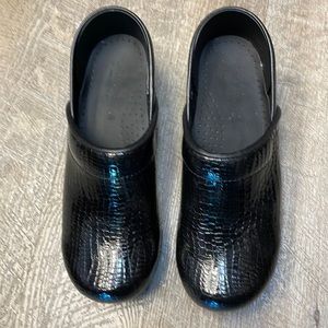 Sanita size 38 clogs